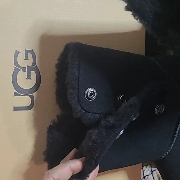 NWT UGG Boots W Bailey w/Snaps