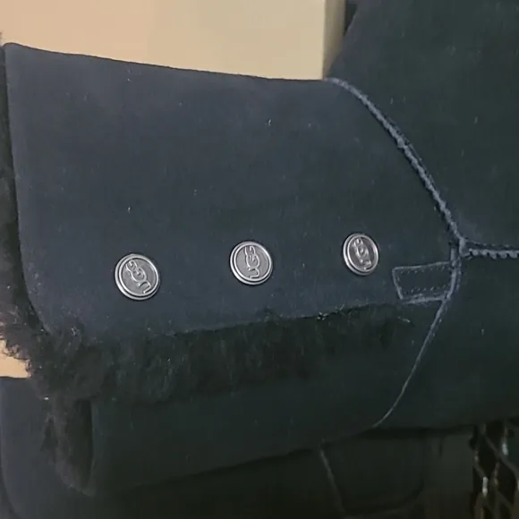 NWT UGG Boots W Bailey w/Snaps