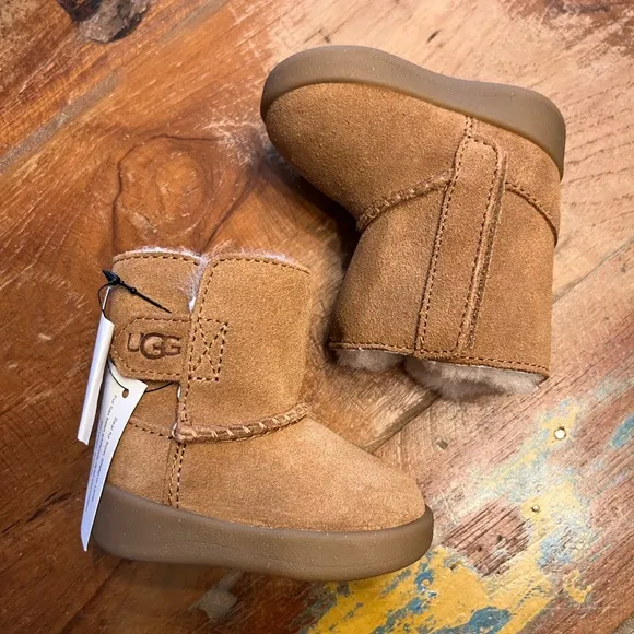 NWT Ugg Infant Suede Boots
