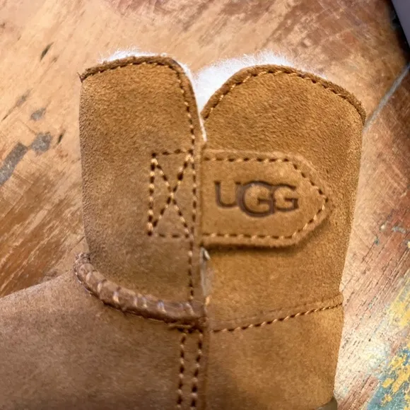 NWT Ugg Infant Suede Boots