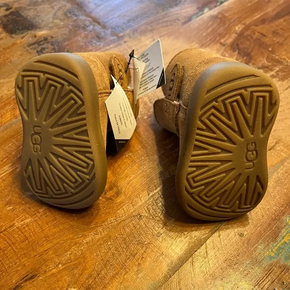 NWT Ugg Infant Suede Boots