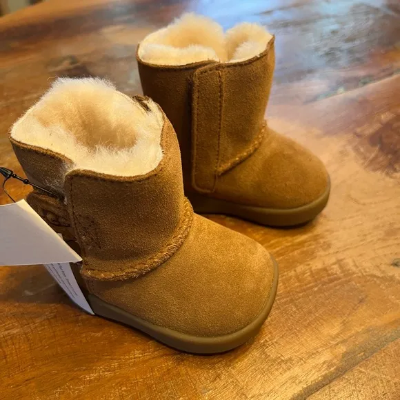 NWT Ugg Infant Suede Boots