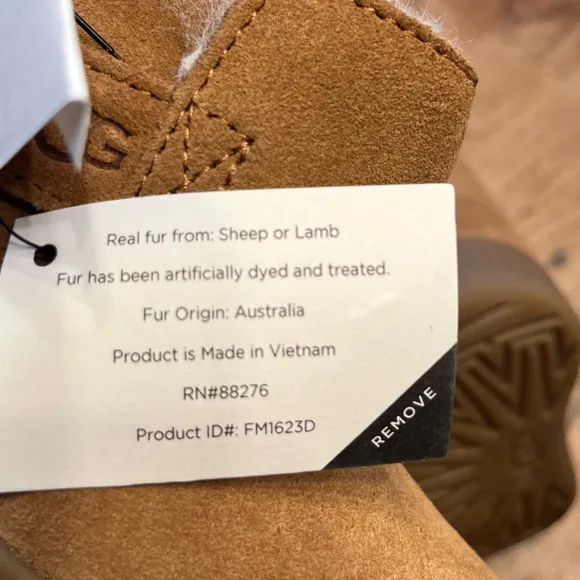 NWT Ugg Infant Suede Boots