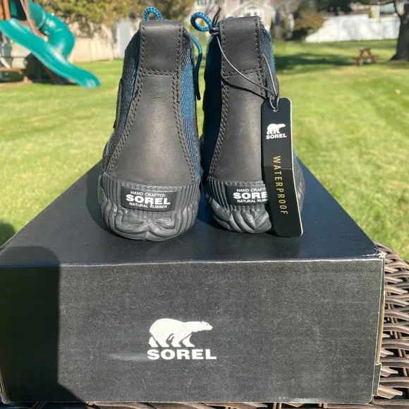 NWT/NIB Sorel Out and About Plus Black/Blue Plaid Waterproof Ankle Boots (7.5)