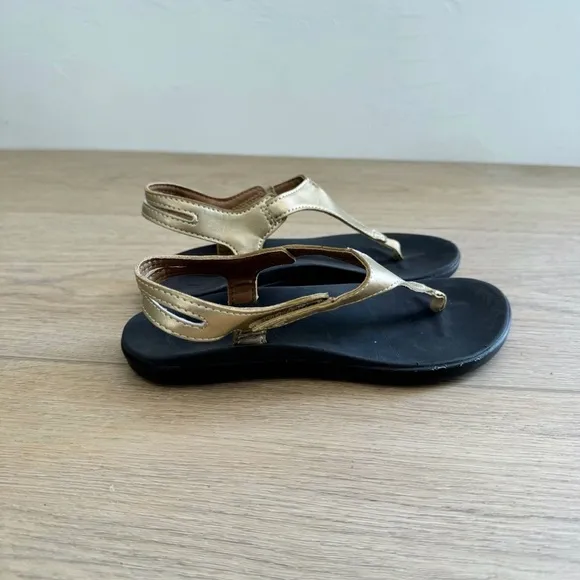Olukai Eheu V-Strap Gold Thong Summer Beach Pool Sandals Girls 2