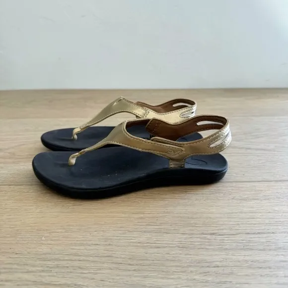 Olukai Eheu V-Strap Gold Thong Summer Beach Pool Sandals Girls 2