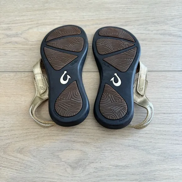 Olukai Eheu V-Strap Gold Thong Summer Beach Pool Sandals Girls 2