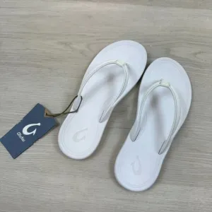 OLUKAI Kapehe Flip Flop Sandals Womens Size 6 White Beach Quick Dry NEW