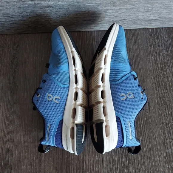 On Cloud Sky Running Athletic Shoes Sneakers Youth Big Kids Size 4 Blue