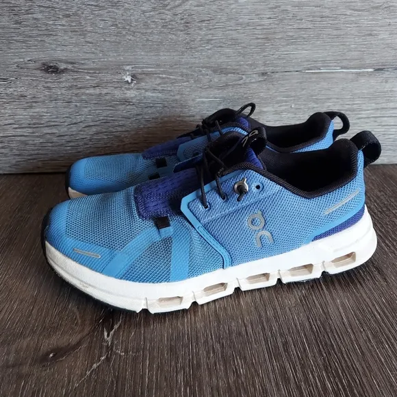 On Cloud Sky Running Athletic Shoes Sneakers Youth Big Kids Size 4 Blue