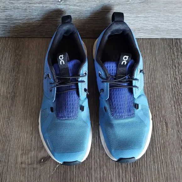 On Cloud Sky Running Athletic Shoes Sneakers Youth Big Kids Size 4 Blue