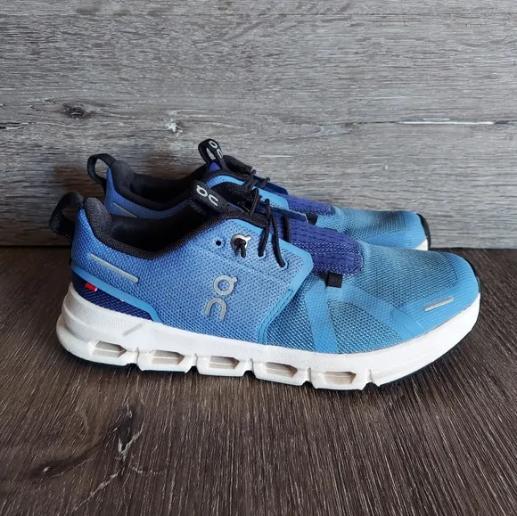 On Cloud Sky Running Athletic Shoes Sneakers Youth Big Kids Size 4 Blue