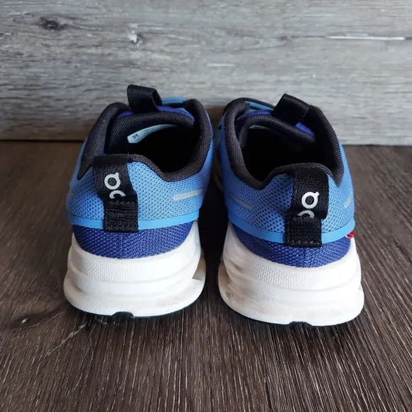 On Cloud Sky Running Athletic Shoes Sneakers Youth Big Kids Size 4 Blue