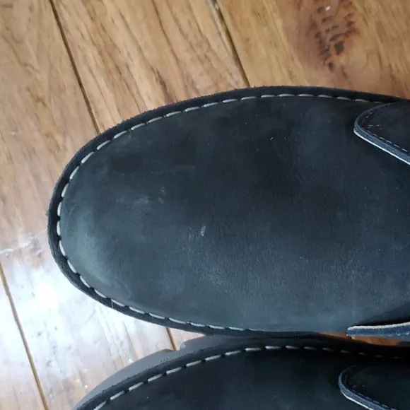 On Foot Navy Blue Suede Chukka Boots