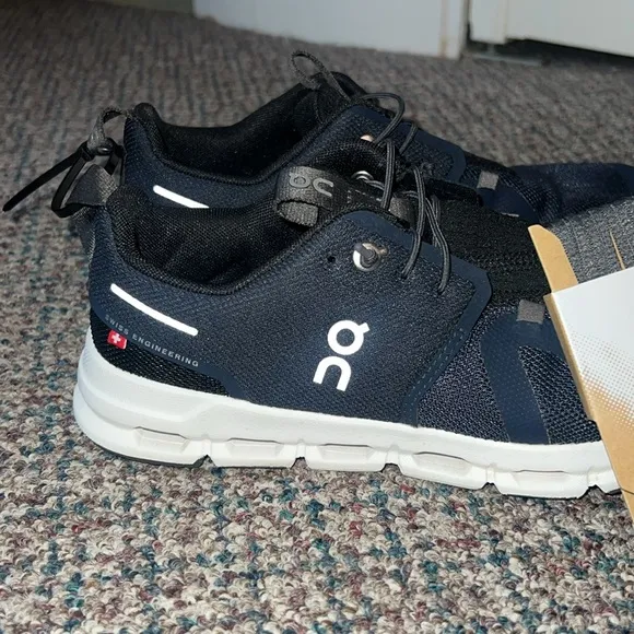 On Running Cloud Sky Big Kids Shoes size 4.5Y