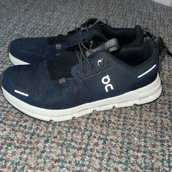On Running Cloud Sky Big Kids Shoes size 4.5Y