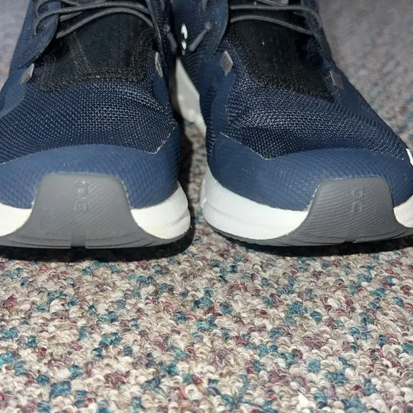 On Running Cloud Sky Big Kids Shoes size 4.5Y