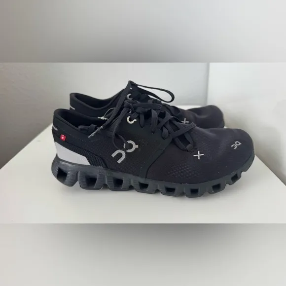 On Running women Black Running Shoes size 7