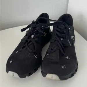 On Running women Black Running Shoes size 7