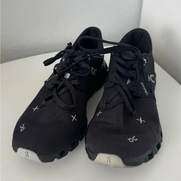 On Running women Black Running Shoes size 7