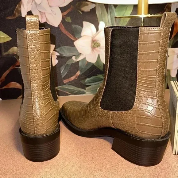 Open Edit Ayla Chelsey Croc Boots Size 8.5