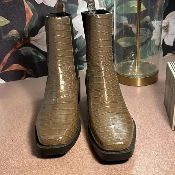 Open Edit Ayla Chelsey Croc Boots Size 8.5