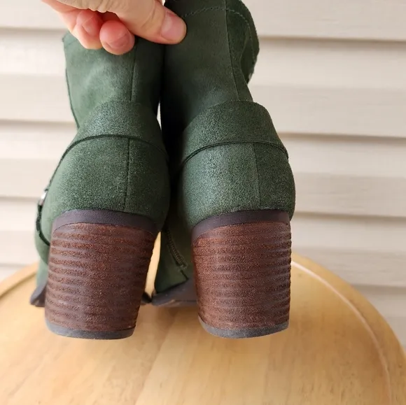 OTBT women's Dugas green suede boots