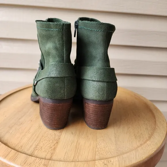OTBT women's Dugas green suede boots