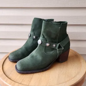 OTBT women's Dugas green suede boots