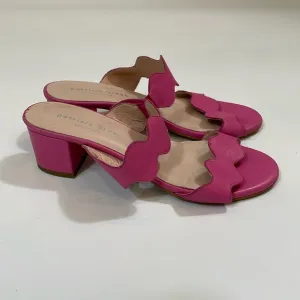 Patricia Green Pink Sandals Size 7 Low Block Heel Scalloped Pink Straps