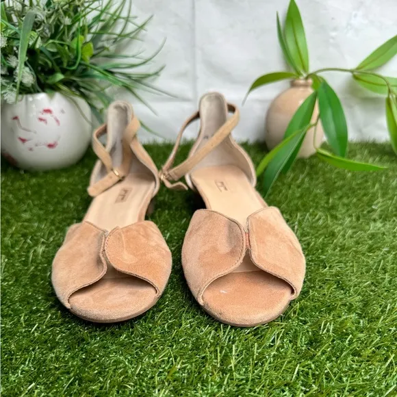 PAUL GREEN🍂🍂Kary  Nude suede leather flats Size 9