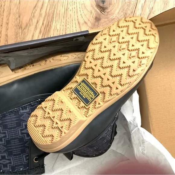 Pendleton Harding Western Print Black Duck Boots Size 6 NIB