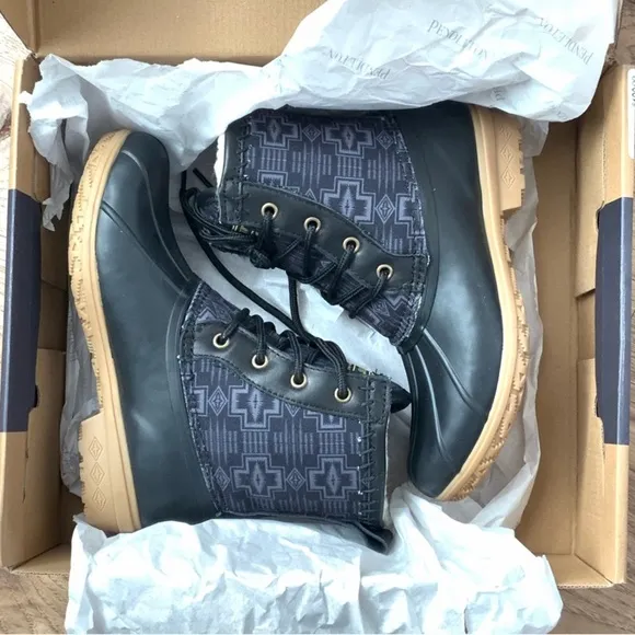 Pendleton Harding Western Print Black Duck Boots Size 6 NIB