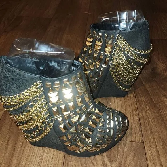 Privileged Rivoli Boots