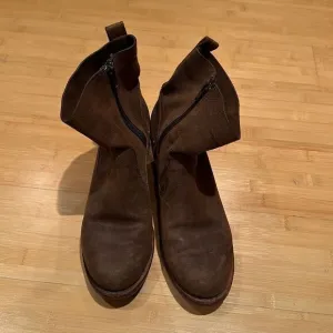 Rag and bone suede boots