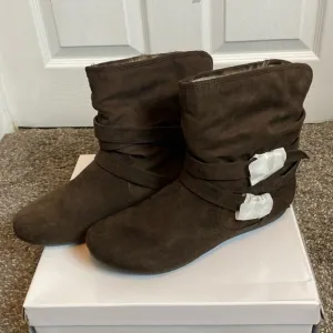REPORT Women’s Chocolate Brown Faux Suede Faux Fur Lined Low Boots sz 9 NIB
