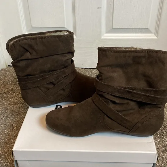 REPORT Women’s Chocolate Brown Faux Suede Faux Fur Lined Low Boots sz 9 NIB