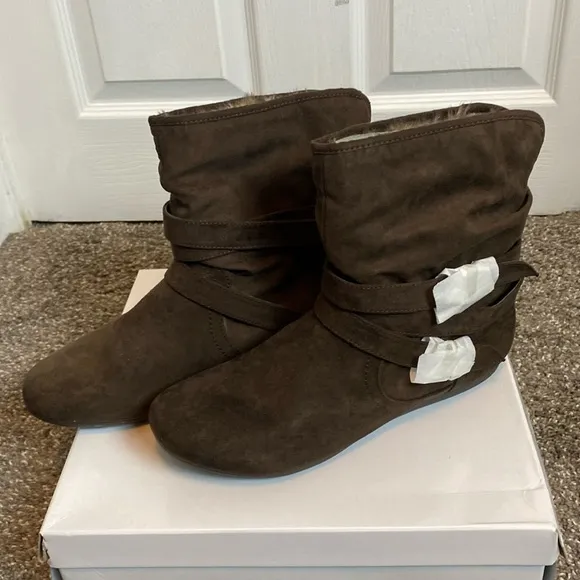 REPORT Women’s Chocolate Brown Faux Suede Faux Fur Lined Low Boots sz 9 NIB