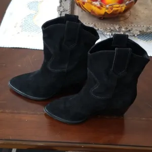 Robert clergerie black suede wedge boots