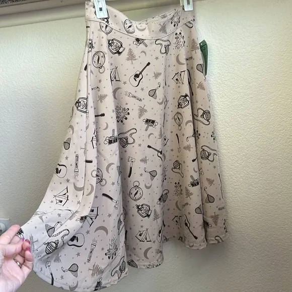 Rock Steady NWT Beige/Brown Campfire Guitars Camping Theme Retro Skirt M