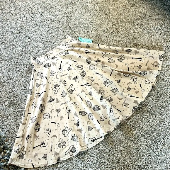 Rock Steady NWT Beige/Brown Campfire Guitars Camping Theme Retro Skirt M