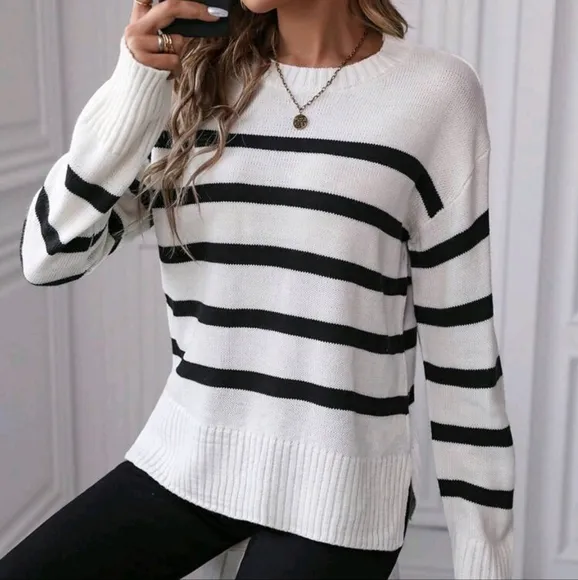 Round Neck Striped Knitted Sweater