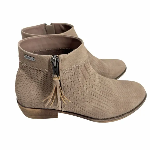 Roxy Brylee Taupe Faux Leather Perforated Ankle Boots Size 9