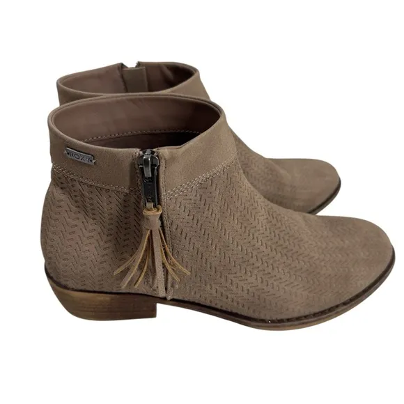 Roxy Brylee Taupe Faux Leather Perforated Ankle Boots Size 9