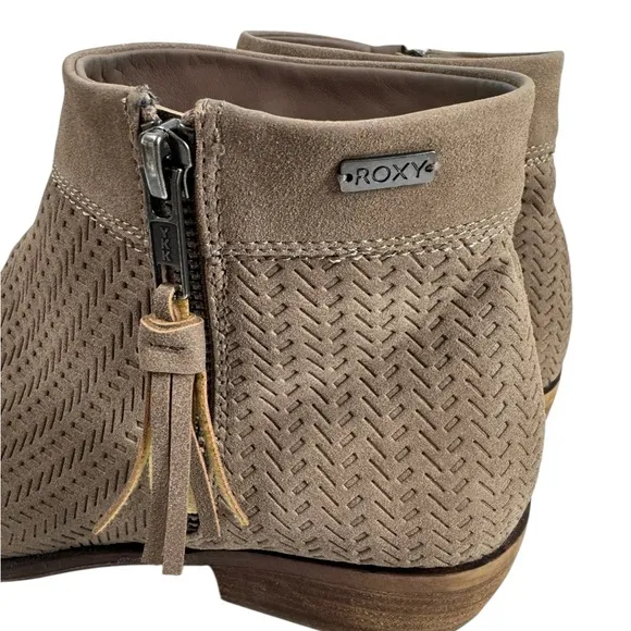 Roxy Brylee Taupe Faux Leather Perforated Ankle Boots Size 9