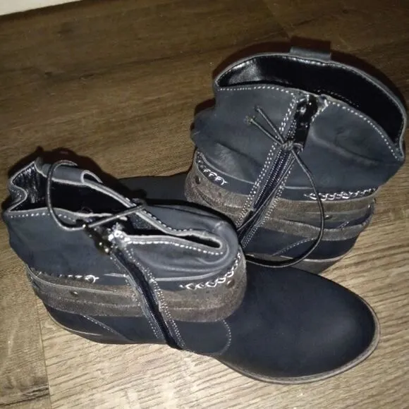 RUSTIC western style ladies boots sz 6