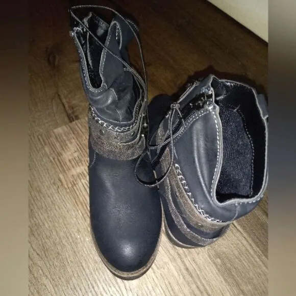 RUSTIC western style ladies boots sz 6