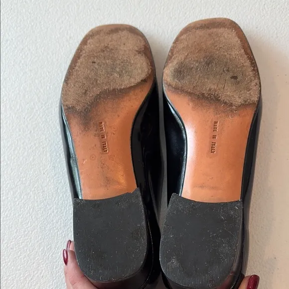 Salvatore Ferragamo Black Patent Leather Loafers with Gold Accent Size 7 A3