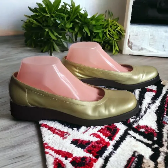 SALVATORE FERRAGOMO METALLIC Gold Genuine Patent Leather Size 9