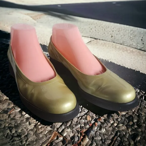 SALVATORE FERRAGOMO METALLIC Gold Genuine Patent Leather Size 9